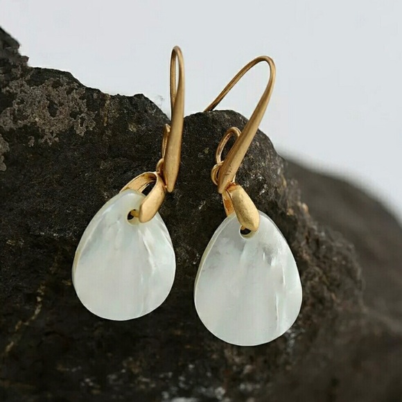 5 🌟Mother of Pearl Drop Earrings - Picture 5 of 5